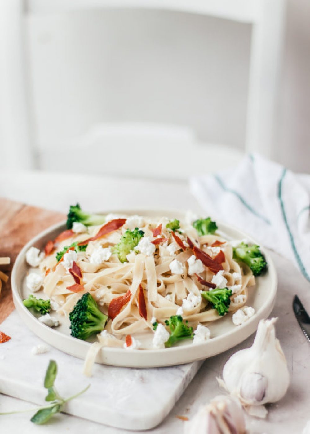 Pasta met geitenkaas, broccoli en pancetta