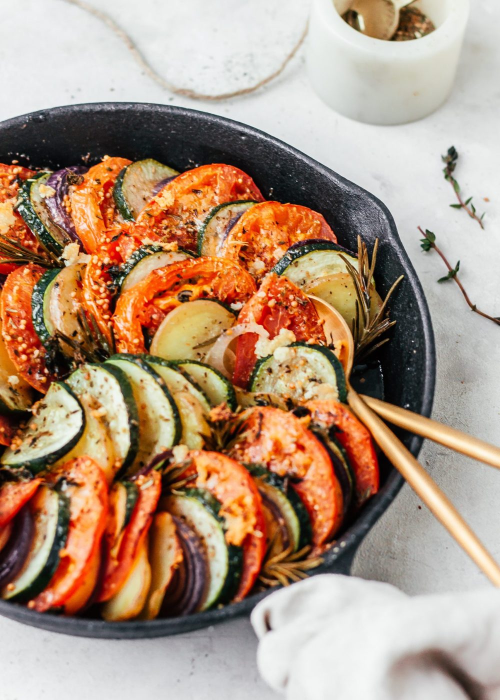 Tian van aardappel en zomergroenten