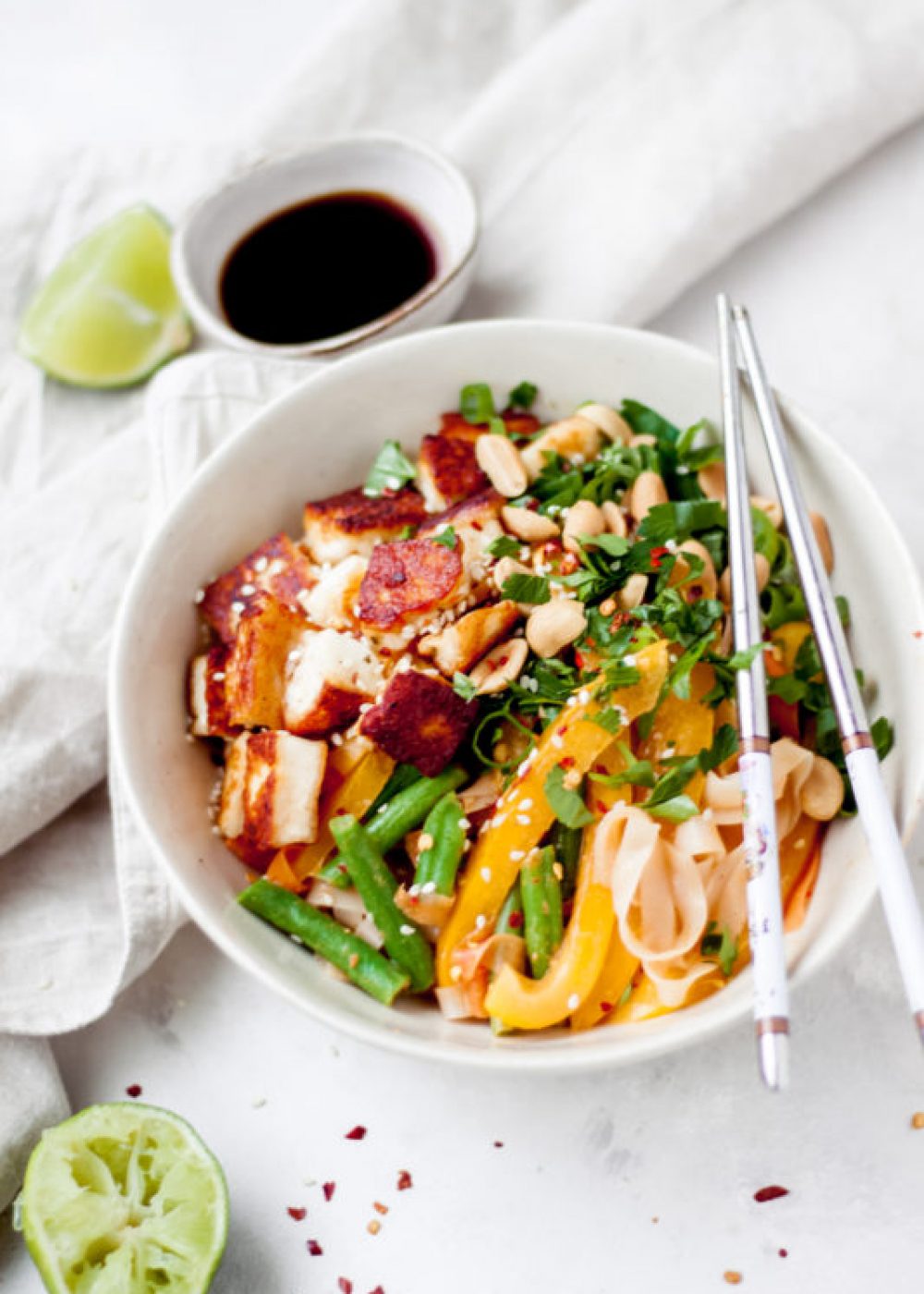 Gemakkelijke pindanoedels met halloumi