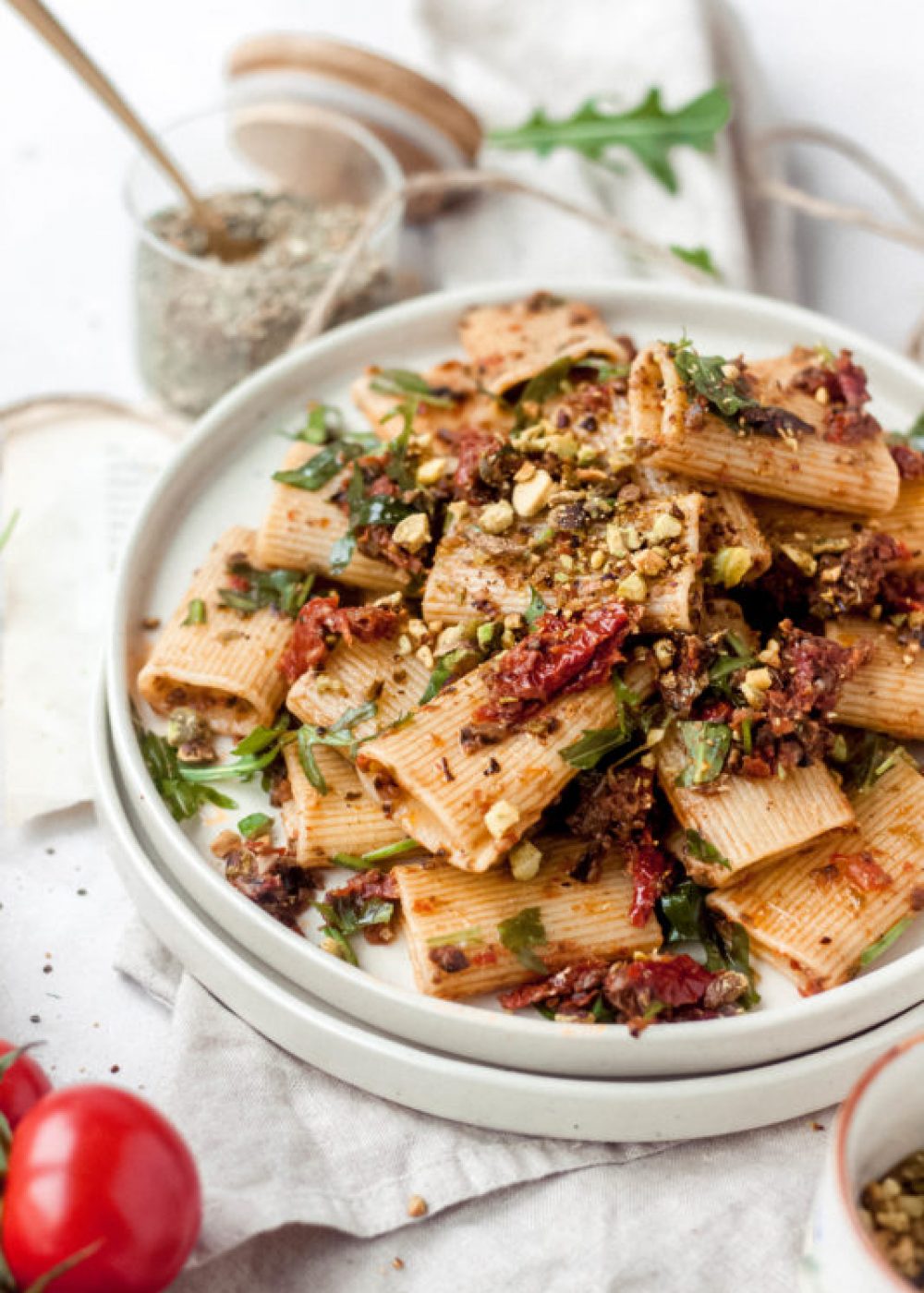 Rigatoni met tapenade en pistache