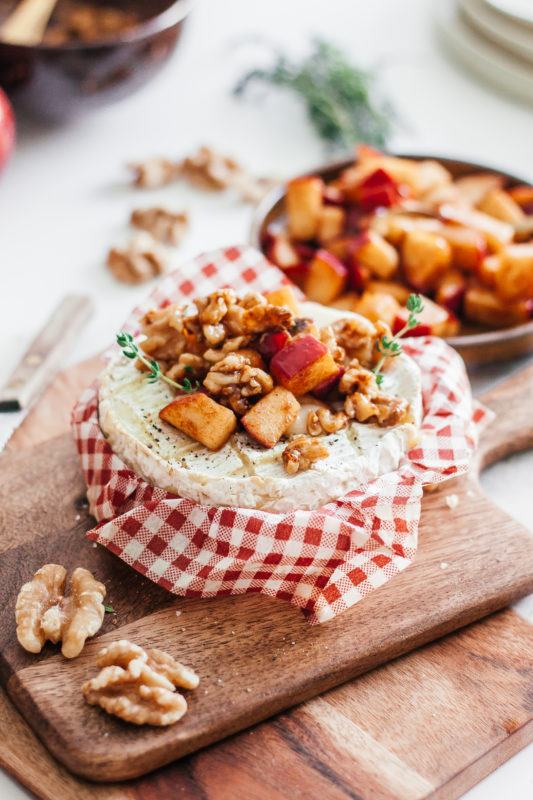 Je bekijkt nu Christmas is coming: Winterse camembert met appel en walnoten