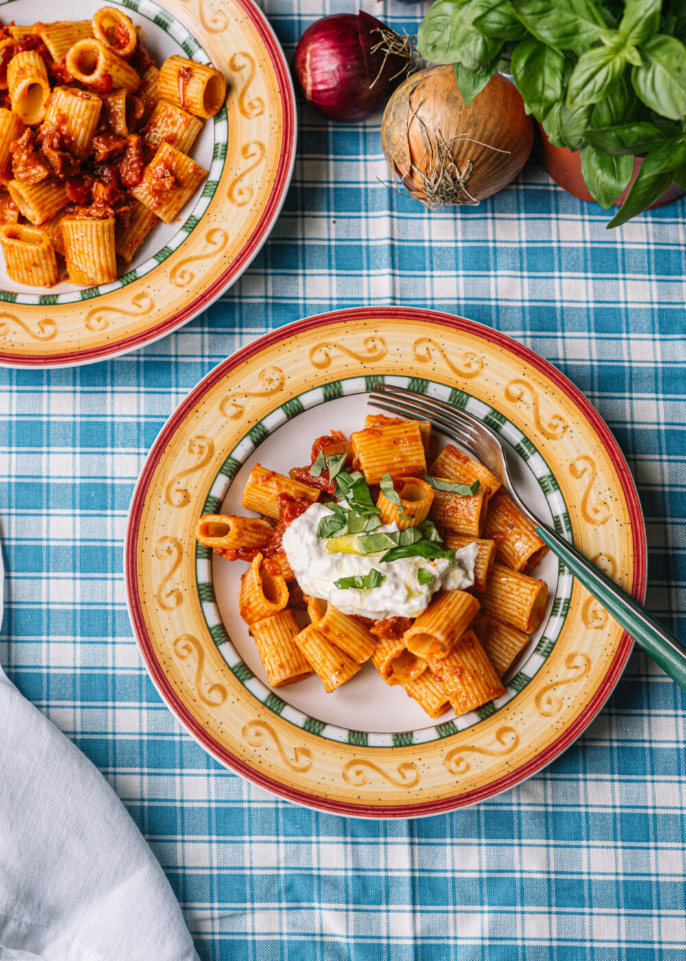 Rigatoni met chorizo en burrata
