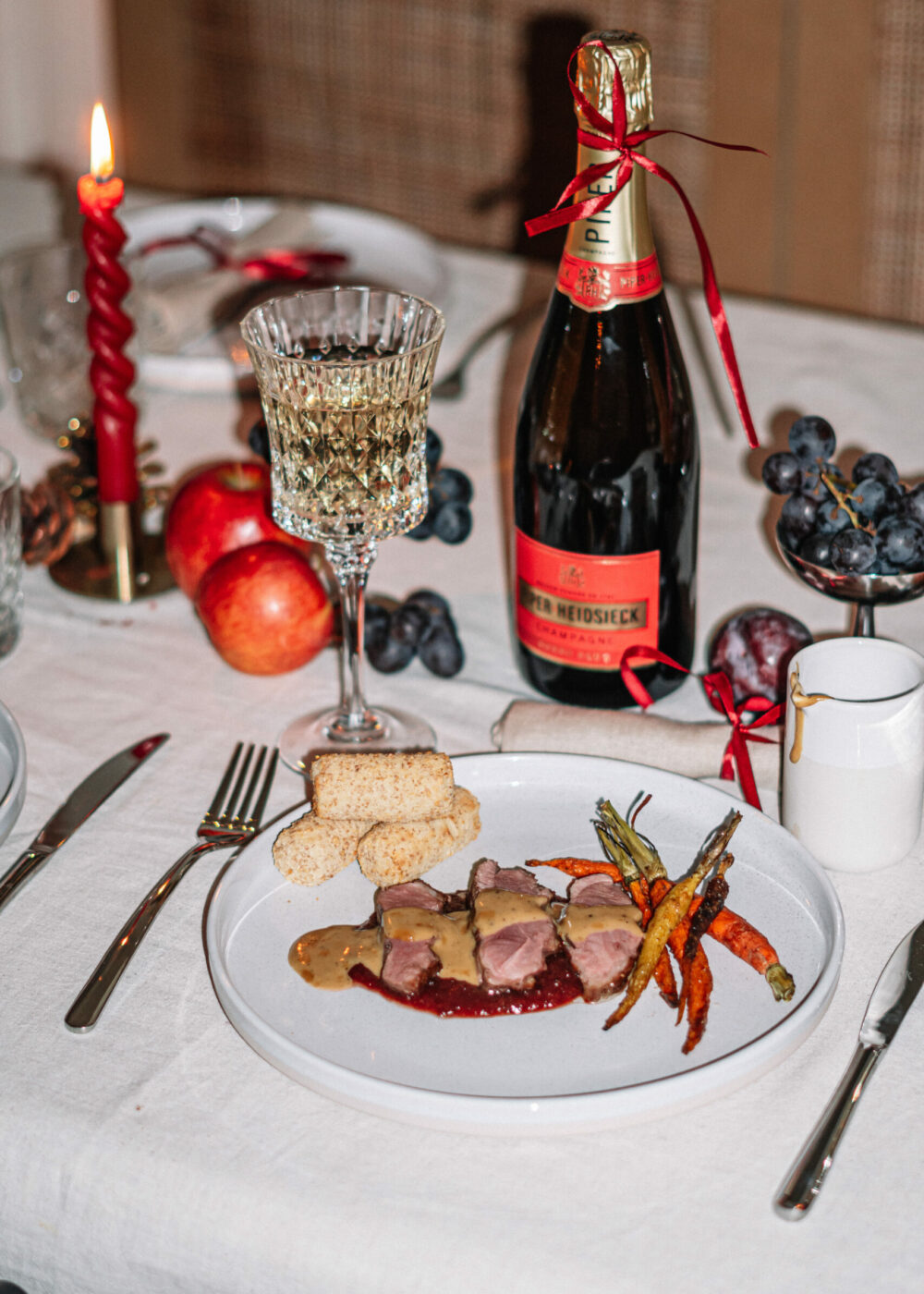 Eendenborstfilet met pruim, miso en worteltjes